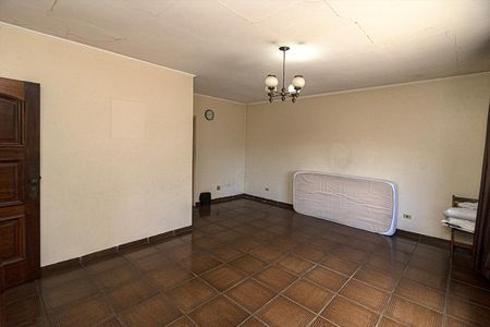 Casa à venda com 212m², 4 quartos e 4 vagasSala