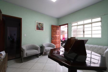 Casa à venda com 189m², 3 quartos e 4 vagasSala