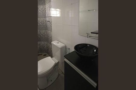 Casa à venda com 75m², 3 quartos e 1 vaga Casa à venda com 75m², 3 quartos e 1 vagaBanheiro