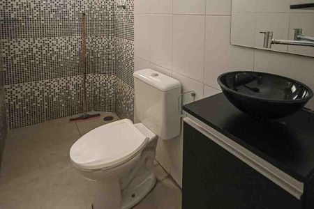 Casa à venda com 75m², 3 quartos e 1 vaga Casa à venda com 75m², 3 quartos e 1 vagaBanheiro