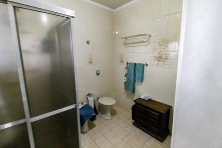 Casa à venda com 227m², 3 quartos e 4 vagasBanheiro da Suíte 1