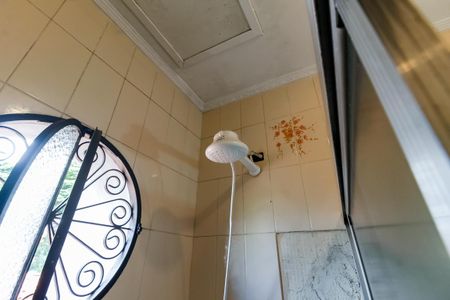 Casa à venda com 227m², 3 quartos e 4 vagasBanheiro da Suíte 2 - chuveiro