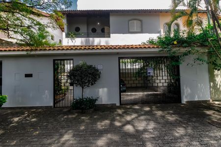 Casa à venda com 227m², 3 quartos e 4 vagasFachada e garagem