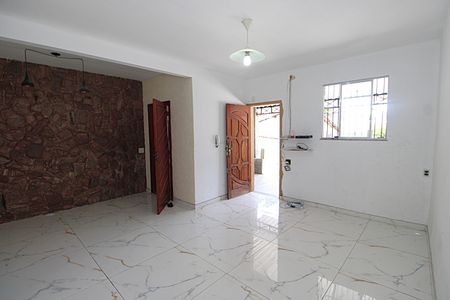 Casa à venda com 150m², 4 quartos e 10 vagasSala