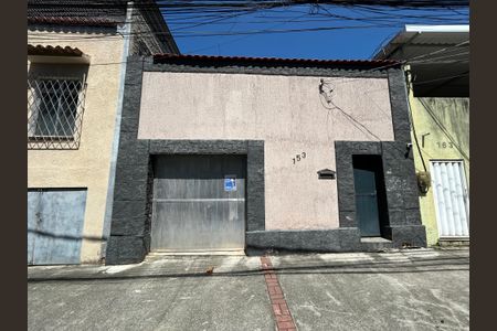 Casa à venda com 150m², 4 quartos e 10 vagasFachada + Plaquinha