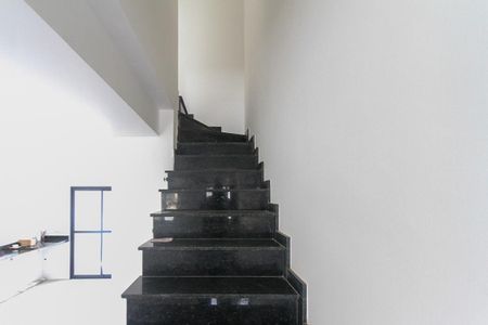 Casa à venda com 131m², 3 quartos e 4 vagasEscada