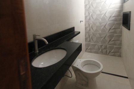 Casa à venda com 131m², 3 quartos e 4 vagasBanheiro do Quarto 2