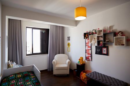 Apartamento à venda com 320m², 4 quartos e 2 vagasQuarto 2