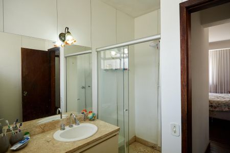 Apartamento à venda com 320m², 4 quartos e 2 vagasBanheiro