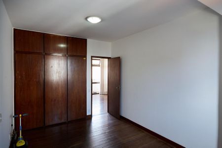 Apartamento à venda com 320m², 4 quartos e 2 vagasQuarto 4