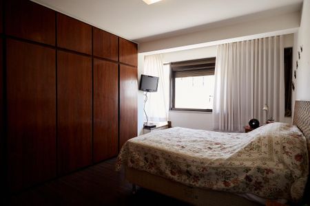 Apartamento à venda com 320m², 4 quartos e 2 vagasQuarto