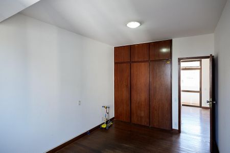 Apartamento à venda com 320m², 4 quartos e 2 vagasQuarto 4