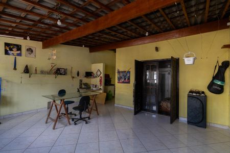 Casa à venda com 200m², 2 quartos e 3 vagas Casa à venda com 200m², 2 quartos e 3 vagasVaranda Suíte 2