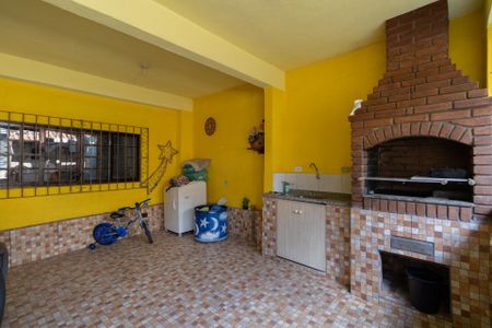 Casa à venda com 200m², 2 quartos e 3 vagas Casa à venda com 200m², 2 quartos e 3 vagasChurrasqueira