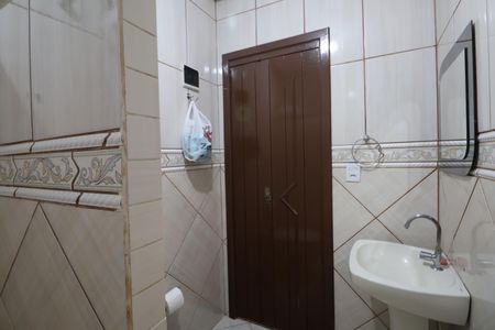 Casa para alugar com 340m², 4 quartos e 4 vagasBanheiro casa 1