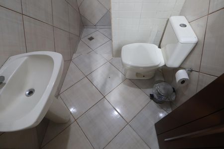 Casa para alugar com 340m², 4 quartos e 4 vagasBanheiro casa 1