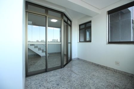 Apartamento à venda com 170m², 4 quartos e 3 vagasVaranda