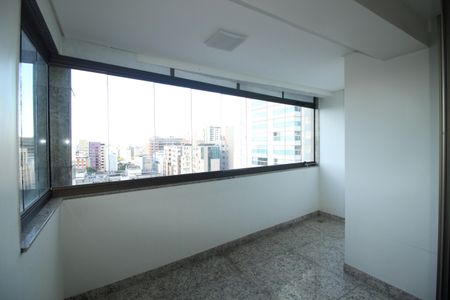 Apartamento à venda com 170m², 4 quartos e 3 vagasVaranda