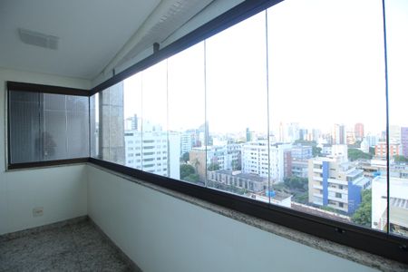 Apartamento à venda com 170m², 4 quartos e 3 vagasVaranda