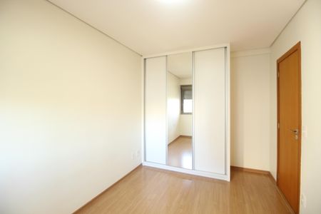 Apartamento à venda com 170m², 4 quartos e 3 vagasQuarto 2