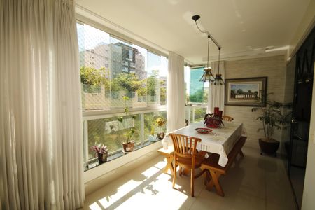 Apartamento à venda com 106m², 4 quartos e 2 vagasvaranda