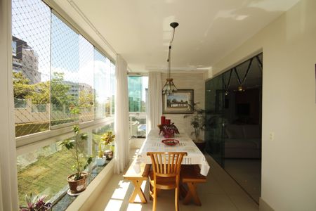 Apartamento à venda com 106m², 4 quartos e 2 vagasvaranda