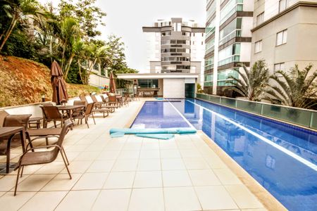 Apartamento à venda com 106m², 4 quartos e 2 vagasÁrea comum - Piscina
