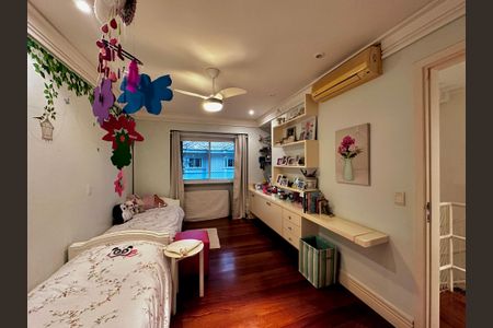 Casa de condomínio à venda com 224m², 4 quartos e 5 vagasSuíte 3