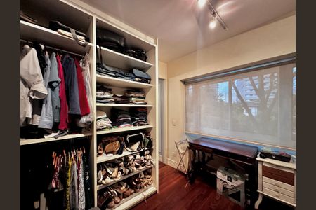 Casa de condomínio à venda com 224m², 4 quartos e 5 vagasCloset Suíte 1