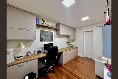 Casa de condomínio à venda com 224m², 4 quartos e 5 vagasSuíte 2