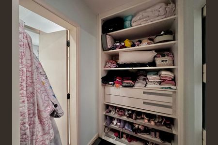 Casa de condomínio à venda com 224m², 4 quartos e 5 vagasCloset Suíte 3