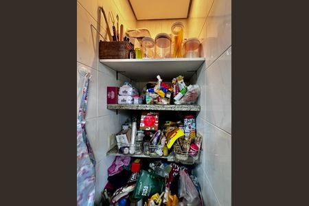 Casa de condomínio à venda com 224m², 4 quartos e 5 vagasDespensa 