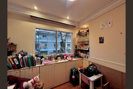 Casa de condomínio à venda com 224m², 4 quartos e 5 vagasQuarto de Brinquedo Térreo