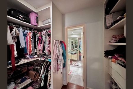 Casa de condomínio à venda com 224m², 4 quartos e 5 vagasCloset Suíte 3