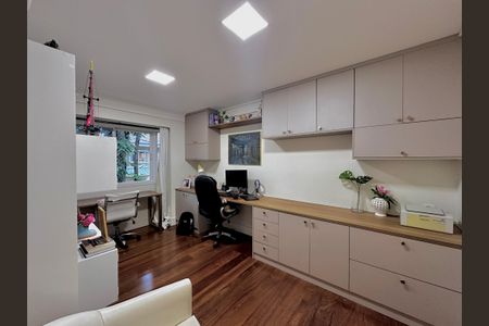 Casa de condomínio à venda com 224m², 4 quartos e 5 vagasSuíte 2