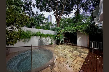 Casa de condomínio à venda com 224m², 4 quartos e 5 vagasVaranda/Quintal