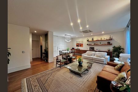 Casa de condomínio à venda com 224m², 4 quartos e 5 vagasSala