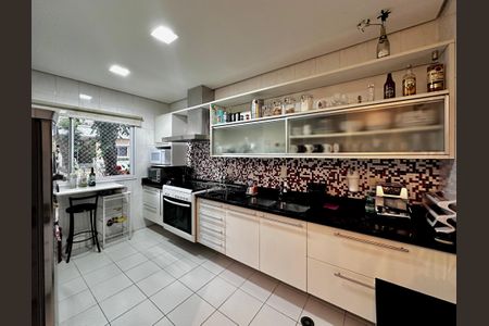 Casa de condomínio à venda com 224m², 4 quartos e 5 vagasCozinha 