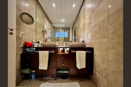 Casa de condomínio à venda com 224m², 4 quartos e 5 vagasBanheiro Suíte 1