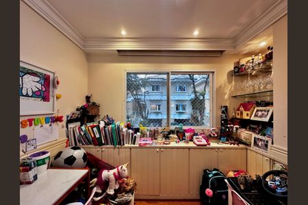 Casa de condomínio à venda com 224m², 4 quartos e 5 vagasQuarto de Brinquedo Térreo