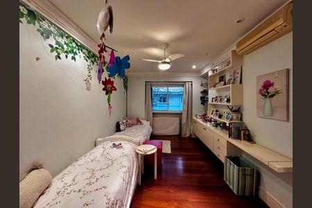 Casa de condomínio à venda com 224m², 4 quartos e 5 vagasSuíte 3