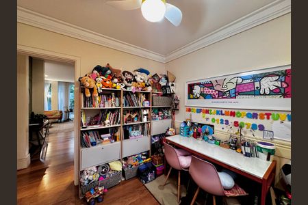 Casa de condomínio à venda com 224m², 4 quartos e 5 vagasQuarto de Brinquedo Térreo