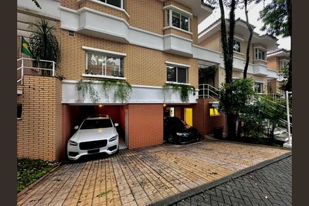 Casa de condomínio à venda com 224m², 4 quartos e 5 vagasGaragem 