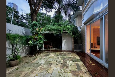 Casa de condomínio à venda com 224m², 4 quartos e 5 vagasVaranda/Quintal