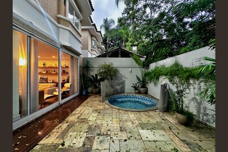 Varanda/Quintal de casa de condomínio à venda com 4 quartos, 224m² em Campo Belo, São Paulo