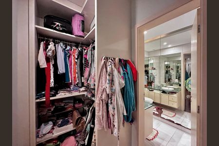 Casa de condomínio à venda com 224m², 4 quartos e 5 vagasCloset Suíte 3