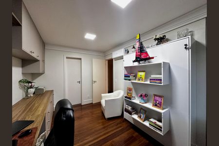 Casa de condomínio à venda com 224m², 4 quartos e 5 vagasSuíte 2