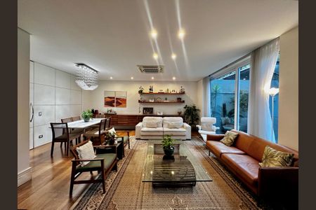 Casa de condomínio à venda com 224m², 4 quartos e 5 vagasSala