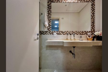 Casa de condomínio à venda com 224m², 4 quartos e 5 vagasBanheiro Suíte 2