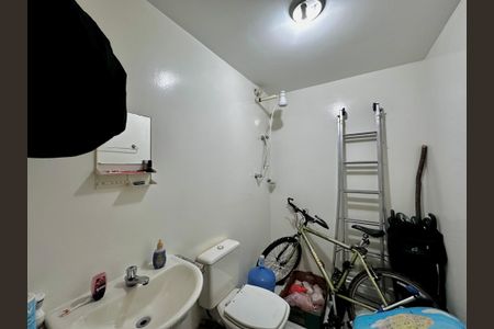 Casa de condomínio à venda com 224m², 4 quartos e 5 vagasBanheiro de Serviço